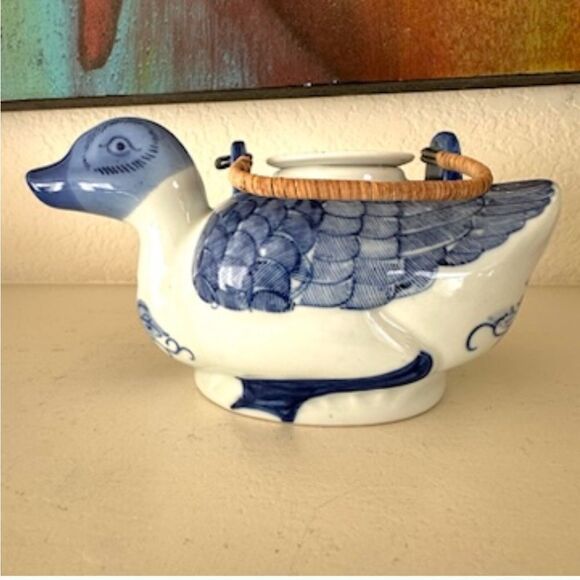 Vintage blue and white porcelain duck teapot - Picture 1 of 12